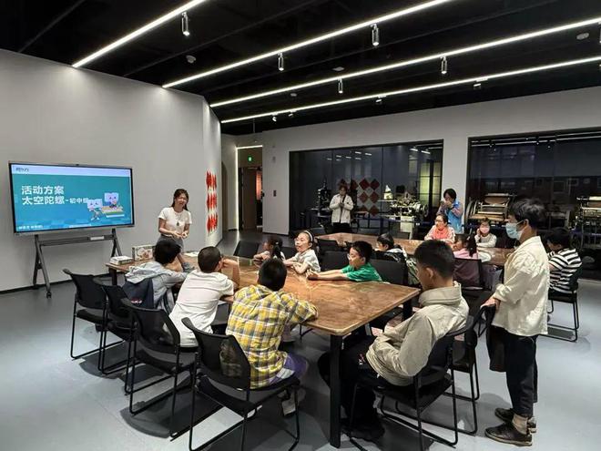 新潮流他们巧手玩转“太空陀螺”j9九游会