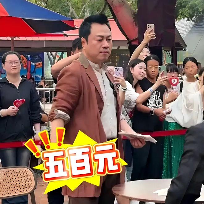 这么缺钱了吗？扎堆内地景区扮NPCj9九