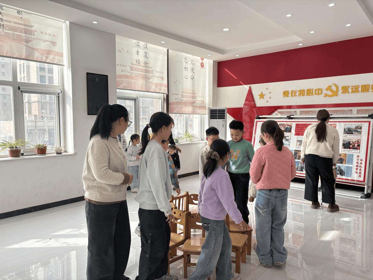 荥阳市豫龙街道万业社区举办春节儿童联欢活动j9九游会(中国)